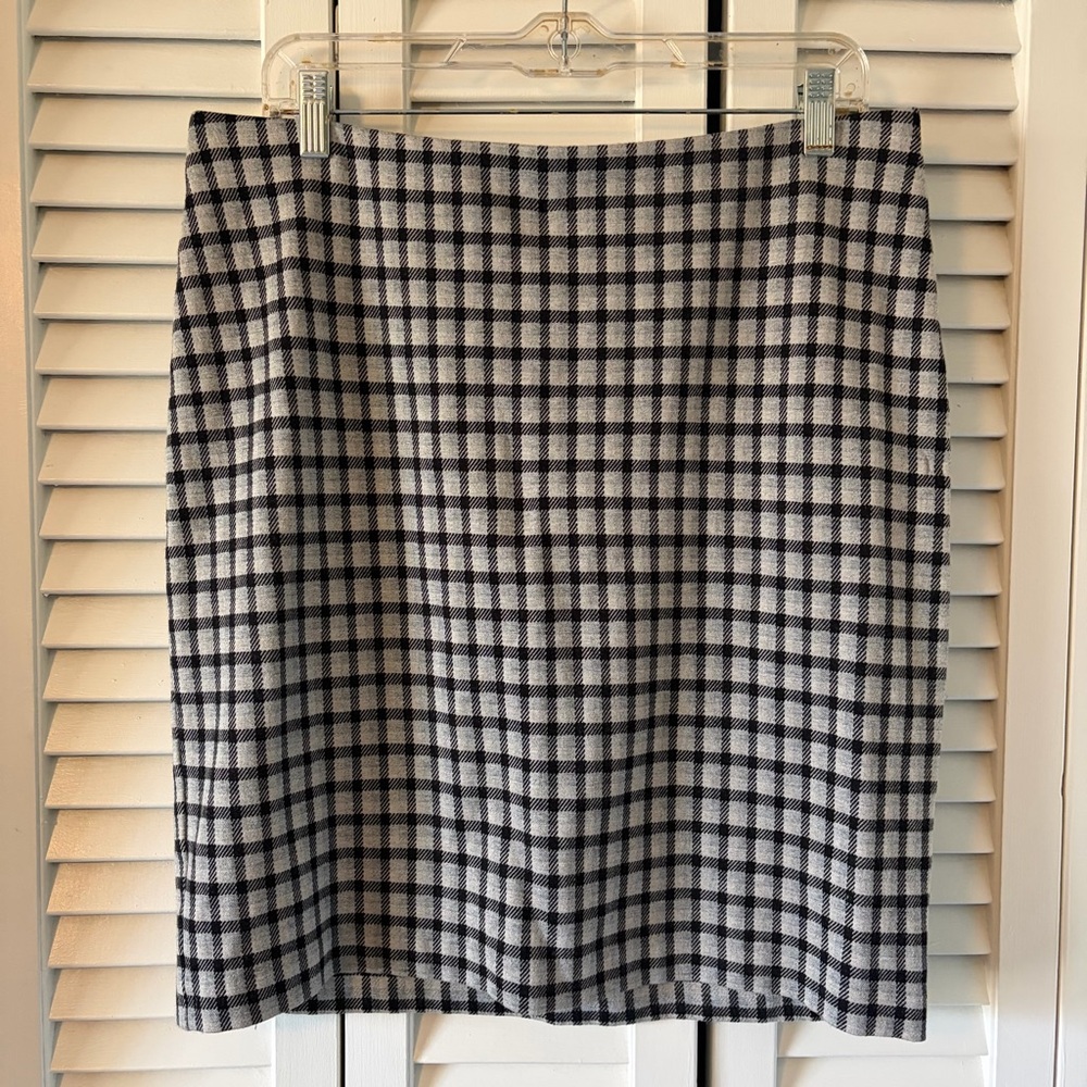 J Jill Pointe Knit Stretchy Black and Gray Plaid Pencil Skirt Size Medium